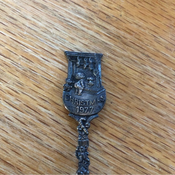 Beautiful Vintage Christmas Bundle of 2 spoons with incredible details - Picture 9 of 15